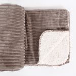 Plush Blanket in Khaki 130×160 cm